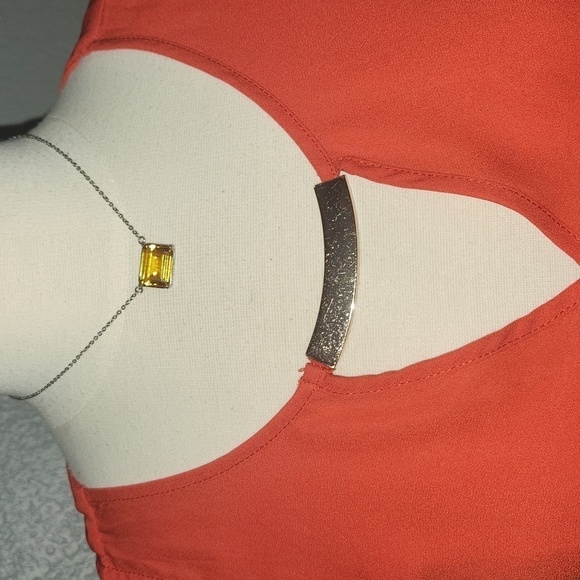 LILY White Coral/Pink Color Sleeveless Top With Gold Embellished Neck Sz Small - Picture 2 of 4